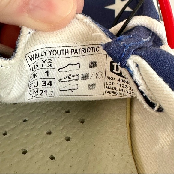 NWT-Hey Dude Youth Patriotic- Red and White Blue Stars & Stripes- Youth Size 2 - Picture 5 of 5